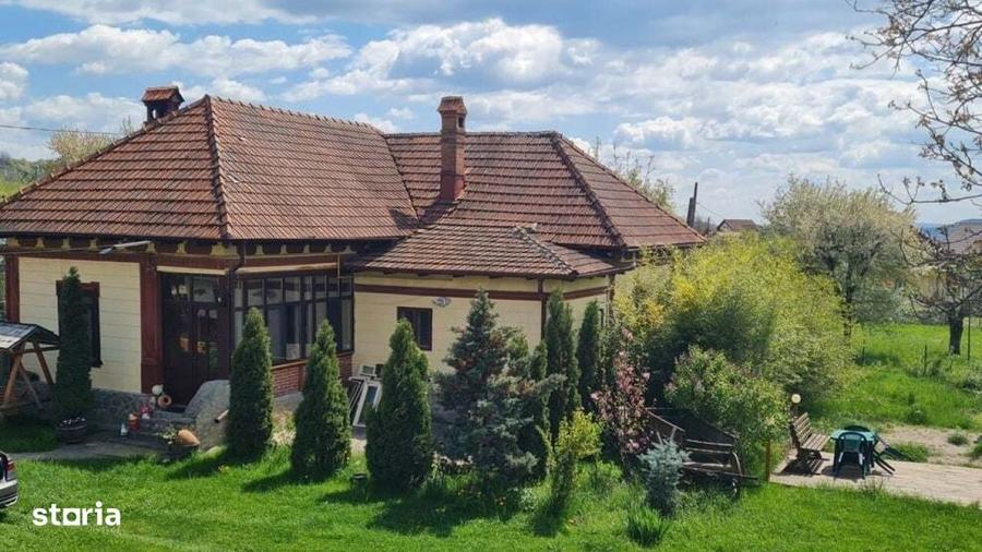 Casă cu 4 camere în Albești