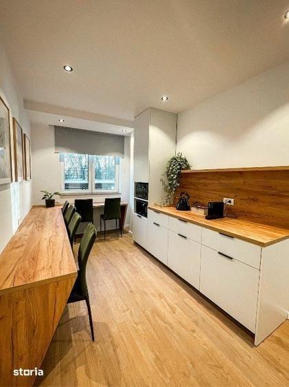 Apartament cu 4 camere decomandat în Victoriei