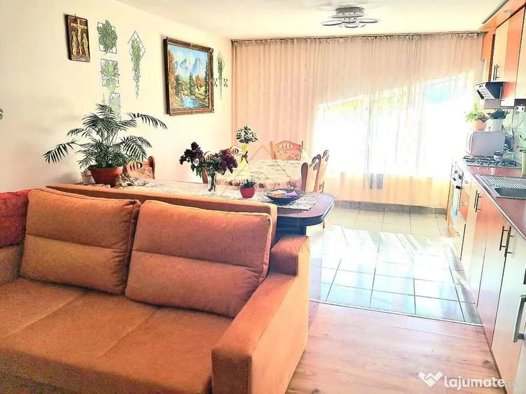 Apartament cu 3 camere decomandat în Plopilor
