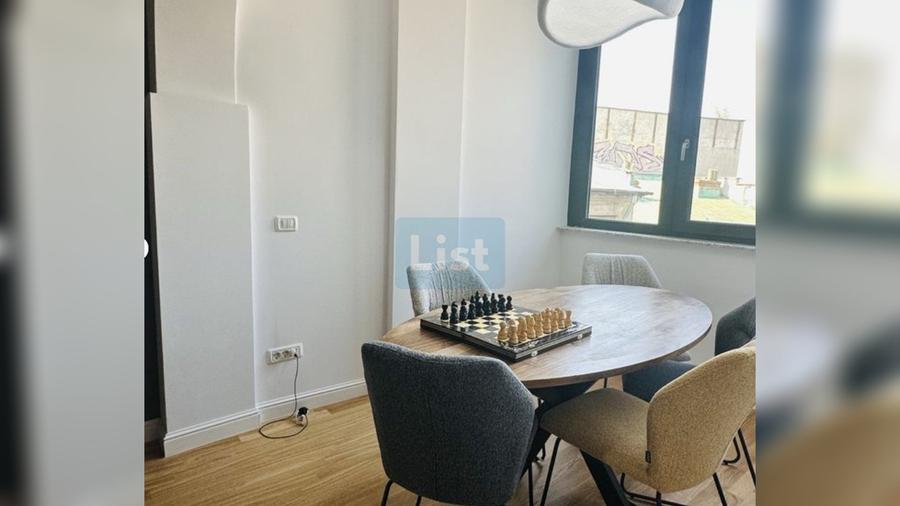 Apartament cu 4 camere decomandat în Victoriei
