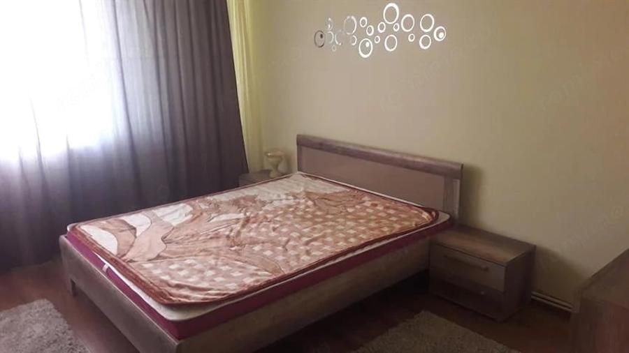 Apartament cu 3 camere semidecomandat în Ultracentral