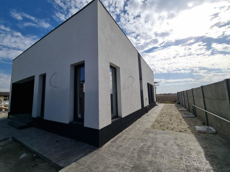 Casă individuală cu 4 camere cu Teren 325 Mp în Vidra