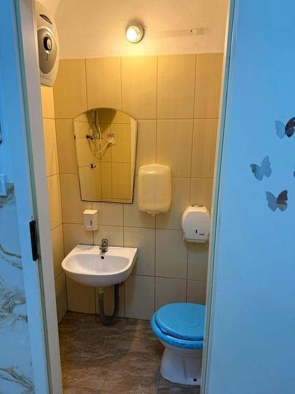 Casă cu 9 camere cu Canalizare în Timpuri Noi