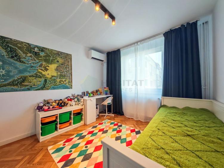 Apartament cu 4 camere semidecomandat, mobilat în Olteniței