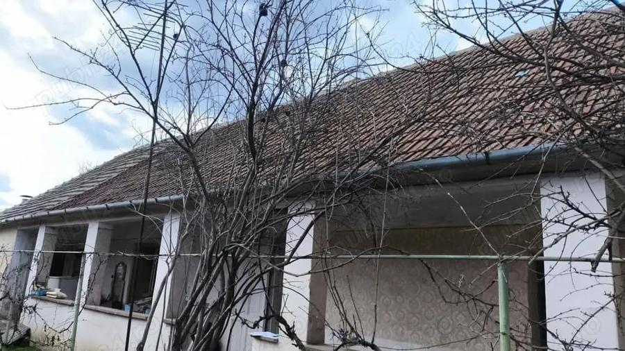 Casă cu 3 camere cu Teren 1439 Mp în Central