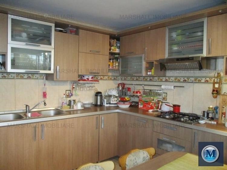 Casă cu 7 camere cu Canalizare în Central