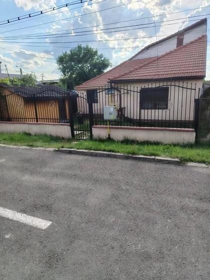 Casă cu Teren 2 Mp în Central