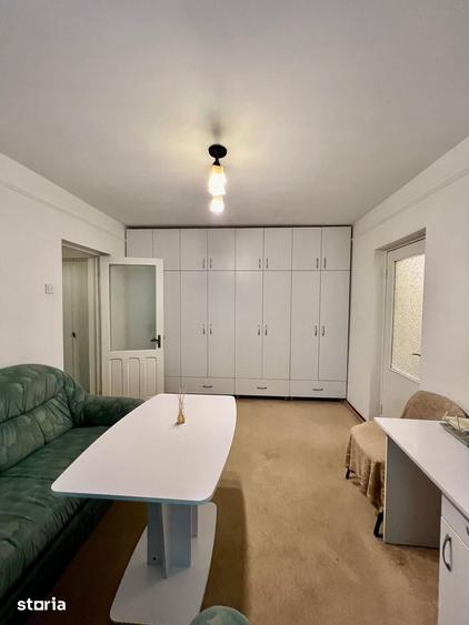 Apartament cu 3 camere semidecomandat în Gară