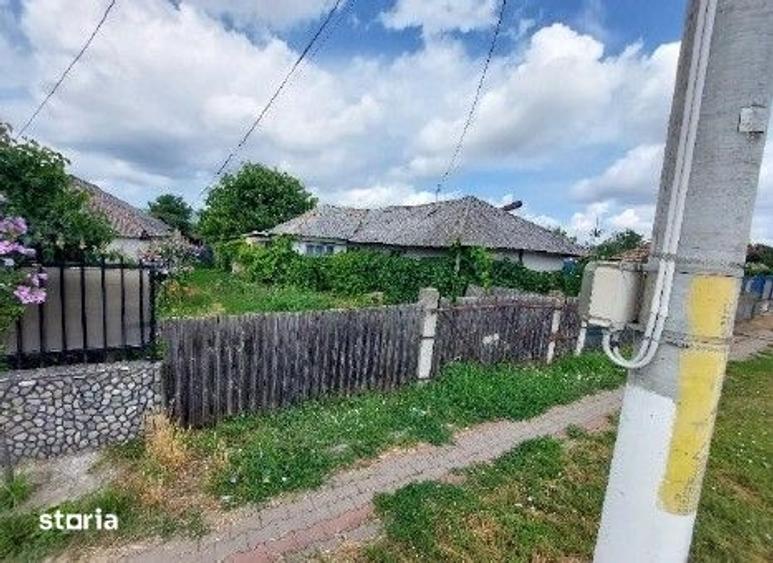 Casă cu 6 camere cu Teren 692 Mp în Nicolae Bălcescu