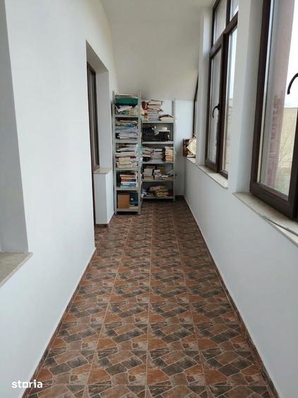 Casă cu 6 camere cu Teren 882 Mp în Bănești
