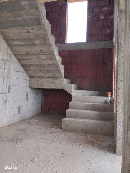 Casă cu 4 camere în Central