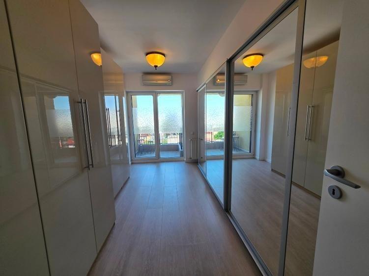 Apartament cu 4 camere decomandat, mobilat în Decebal