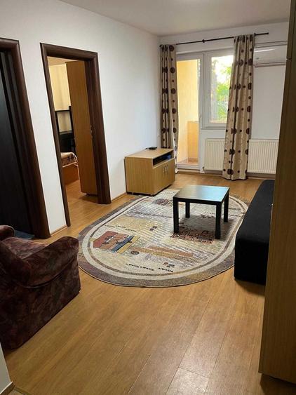 Apartament cu 2 camere semidecomandat în Apărătorii Patriei