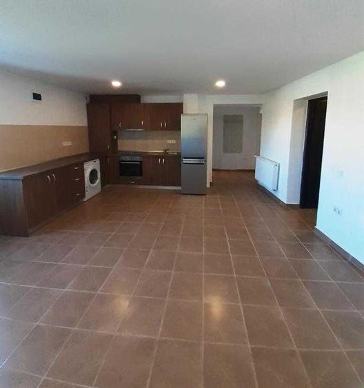Apartament cu 3 camere decomandat în Sub Arini
