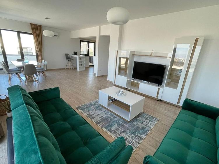 Apartament cu 4 camere decomandat în Central
