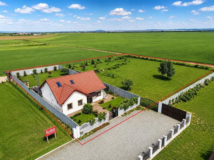 Casă cu Teren 2800 Mp în Central