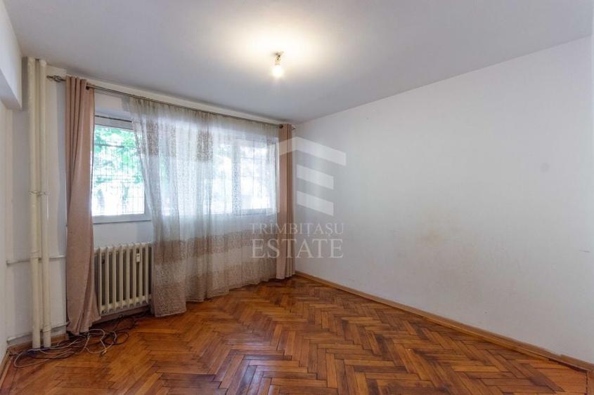 Apartament cu 3 camere semidecomandat în Mihai Bravu