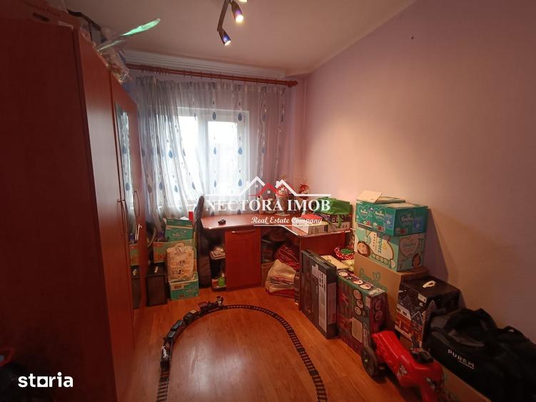 Apartament cu 3 camere semidecomandat în Nufărul