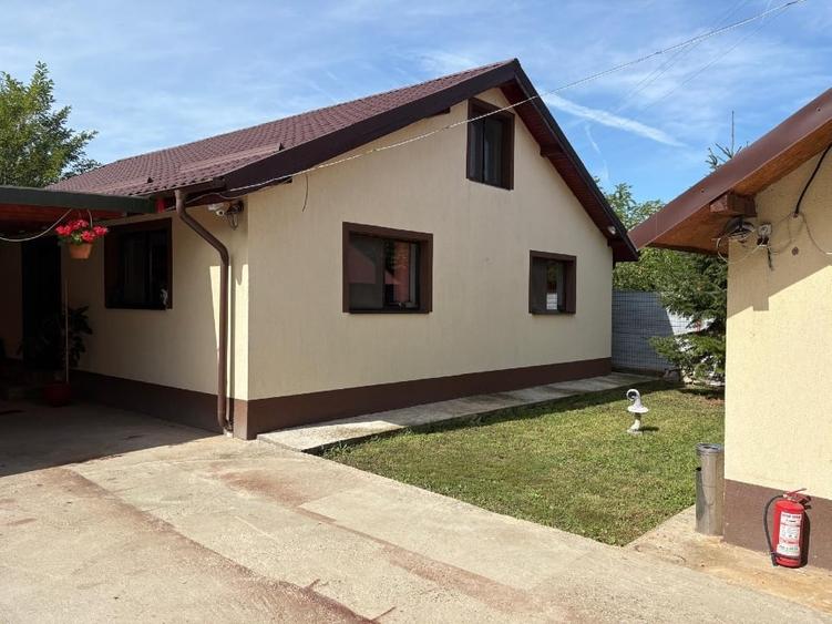Casă individuală cu 4 camere cu Canalizare în Sărățeni
