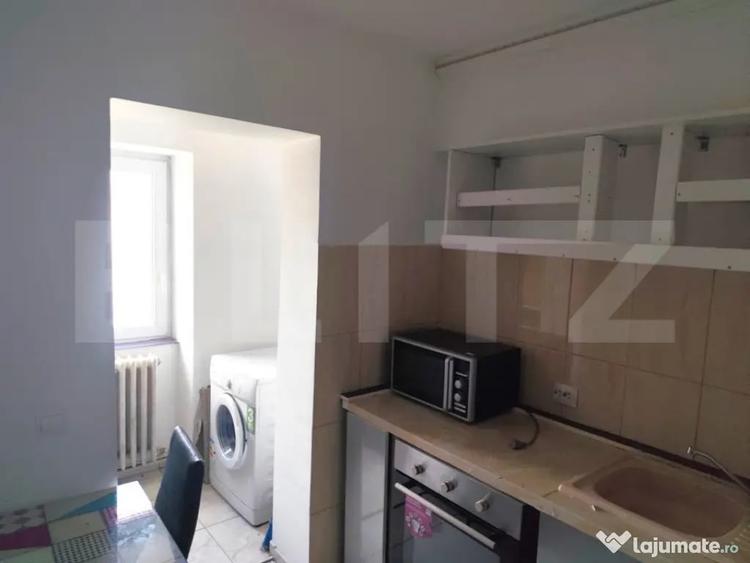 Apartament cu 3 camere decomandat în Independenței