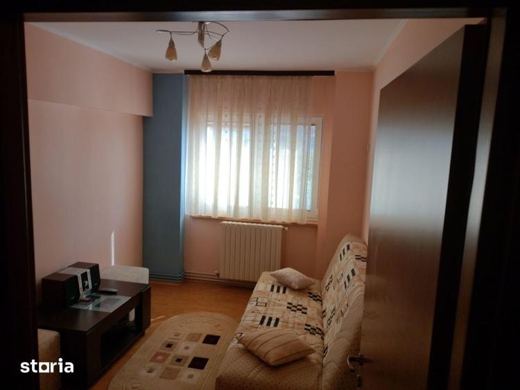 Apartament cu 3 camere decomandat în Drumul Taberei