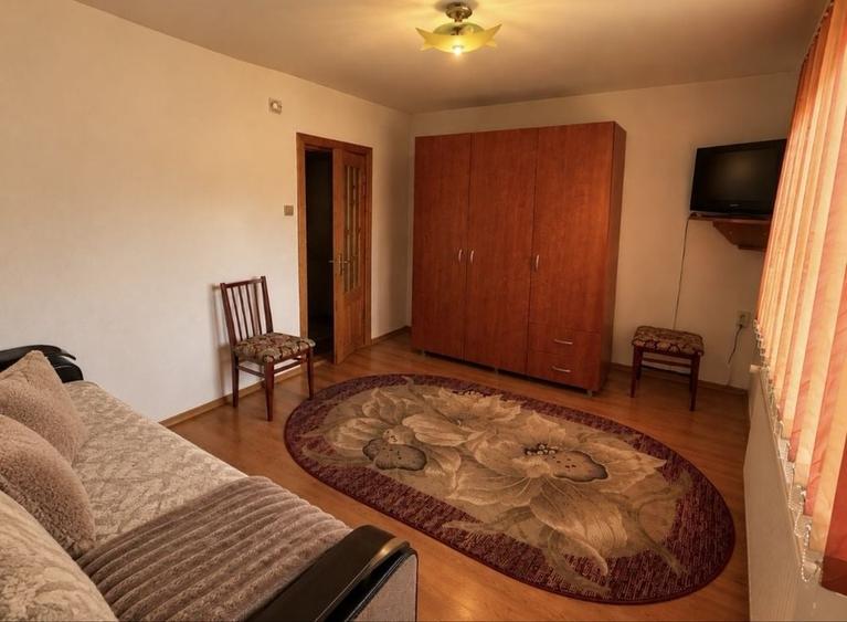 Apartament cu 2 camere semidecomandat în Broșteni