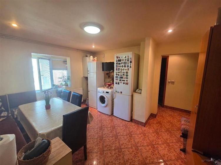 Apartament cu 2 camere decomandat, mobilat în Aradului