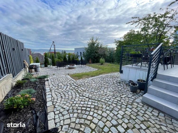 Apartament cu 3 camere semidecomandat în Ciupercenii Noi