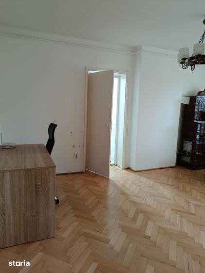 Apartament cu 3 camere semidecomandat în Drumul Taberei