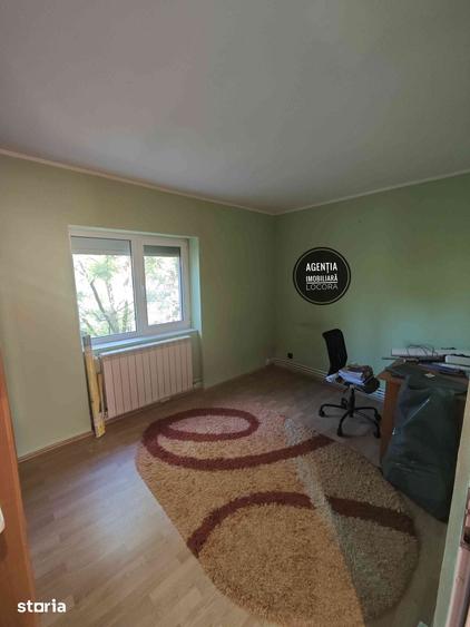 Apartament cu 4 camere decomandat în Central
