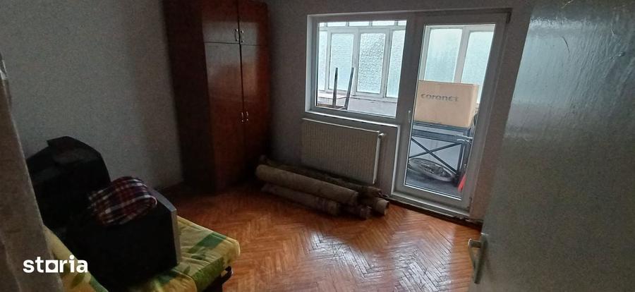 Apartament cu 4 camere decomandat în Orașul Vechi