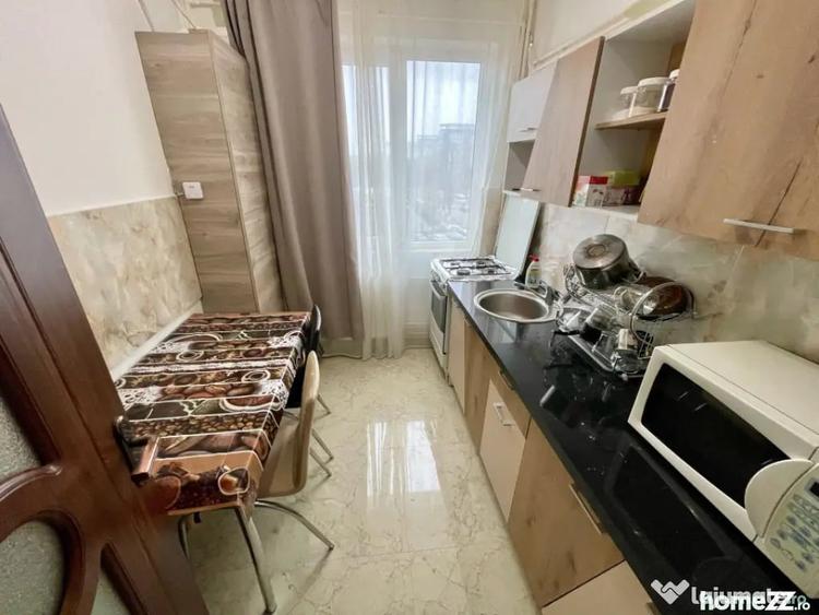 Apartament cu 3 camere semidecomandat în Nord