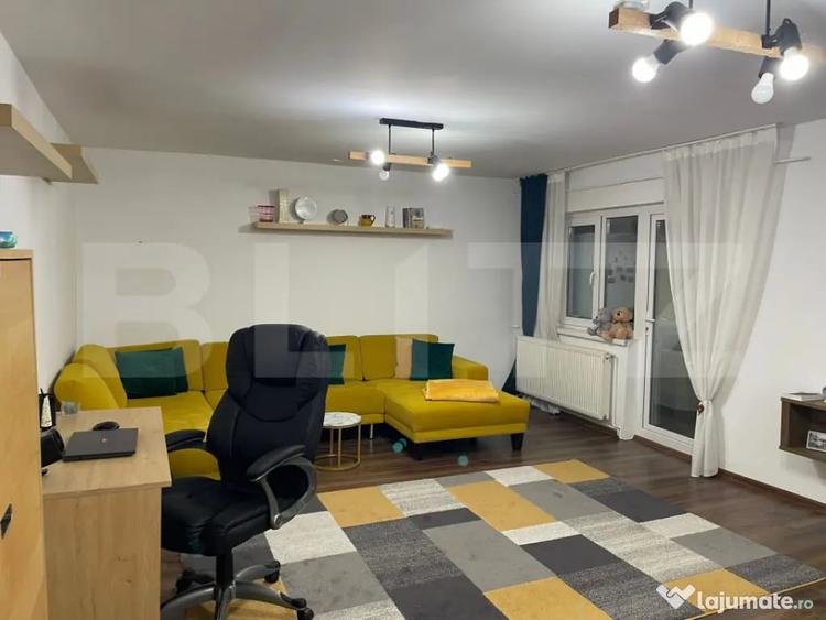 Apartament cu 3 camere semidecomandat în Micro 5