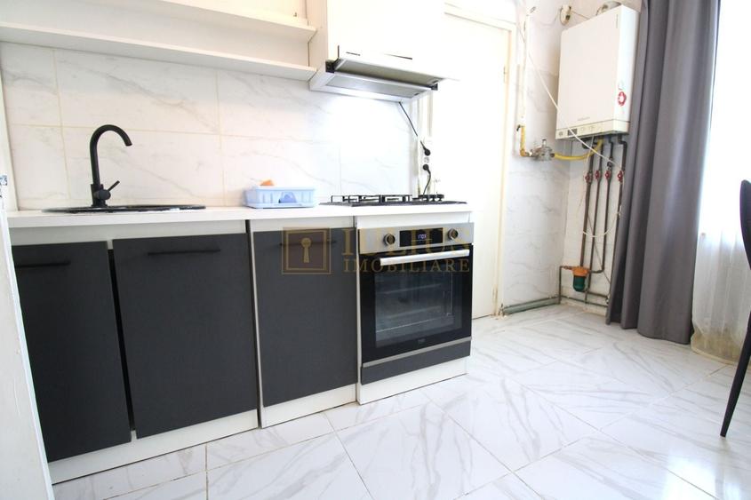 Apartament cu 4 camere semidecomandat, mobilat în Central