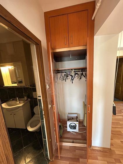 Apartament cu 3 camere decomandat în Democrației