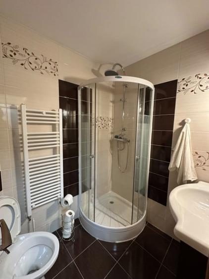Apartament cu 4 camere decomandat în Central