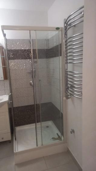 Apartament cu 3 camere semidecomandat în Apărătorii Patriei