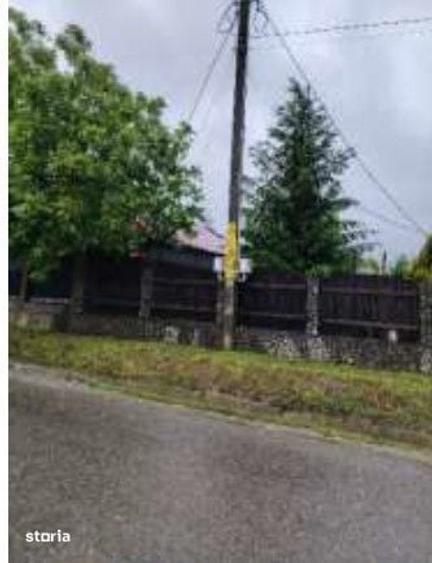 Casă cu 4 camere cu Teren 1000 Mp în Dorobanț