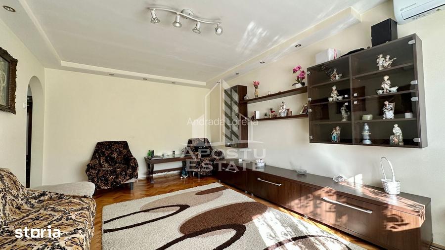 Apartament de vanzare cu 3 camere, decomandat, zona Soarelui