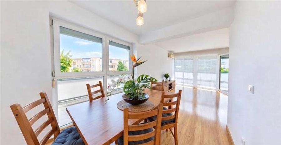 Apartament cu 3 camere decomandat, mobilat în Avantgarden