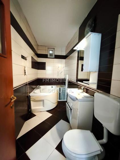 Apartament cu 4 camere semidecomandat în Orașul Vechi