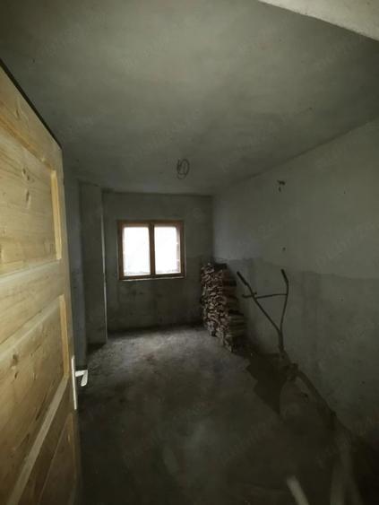 Casă cu 3 camere cu Teren 2200 Mp în Secăria