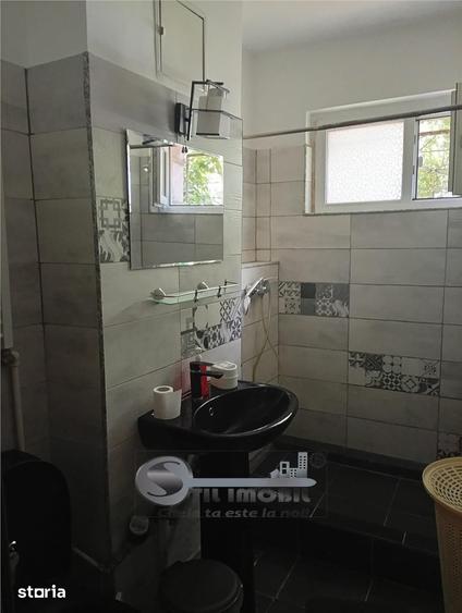 Apartament cu 2 camere semidecomandat în Podu Roș