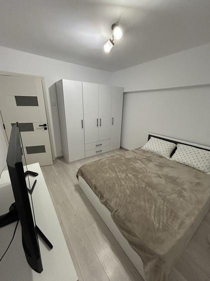 Apartament cu 3 camere decomandat în Exterior Vest