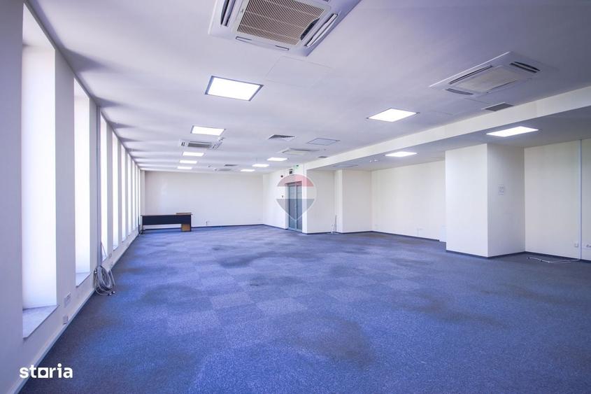 Spațiu comercial, de 330 mp, în Central