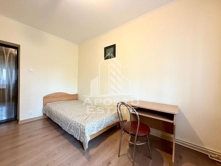 Apartament cu 3 camere decomandat, mobilat în Olimpia-Stadion