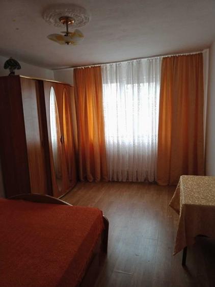 Apartament cu 3 camere decomandat în Micro 9