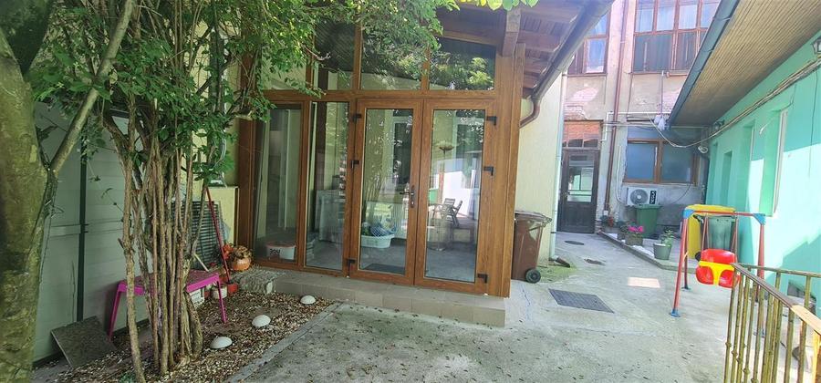 Apartament cu 2 camere semidecomandat, mobilat în Pârneava