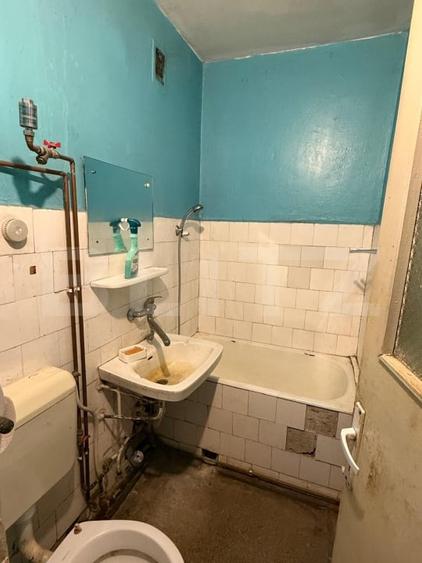 Apartament cu 3 camere semidecomandat în Vlahuță