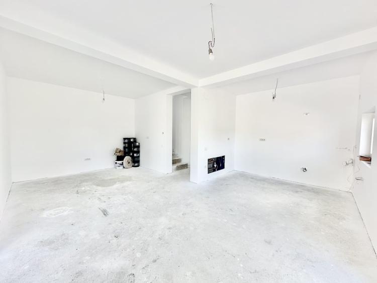 Duplex cu 4 camere cu Canalizare în Moșnița Veche